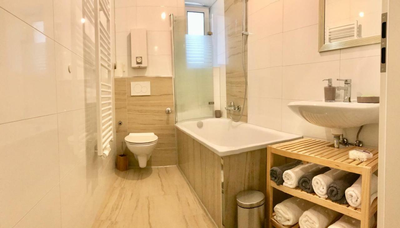 Apartments - Free Parking - Wifi - Kitchen إسن المظهر الخارجي الصورة